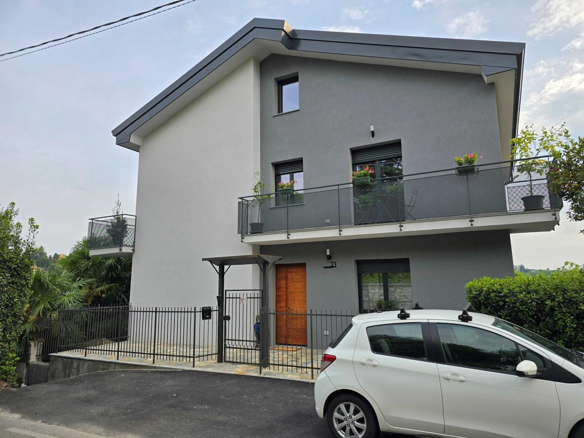 Art Garage Varese Biandronno Ngoại thất bức ảnh